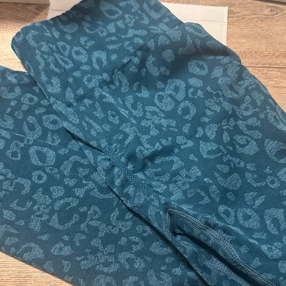 Stylish Blue Patterned Women's leggings size small nwot